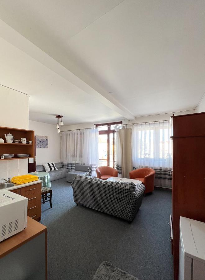 2- Izbovy Apartman Kajka V Penzion Trsztena Kültér fotó